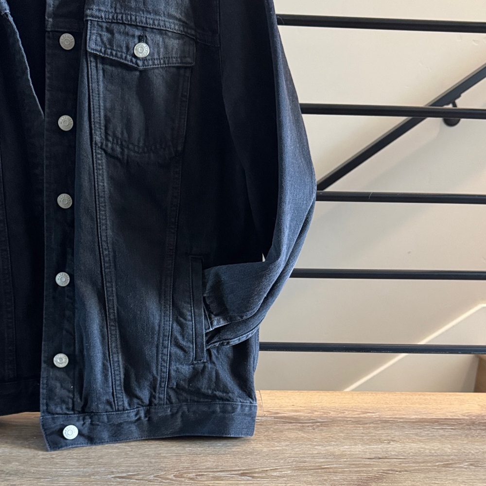 Madewell Women's Oversized  Black Denim Jacket- Size Large - Picture 3 of 4